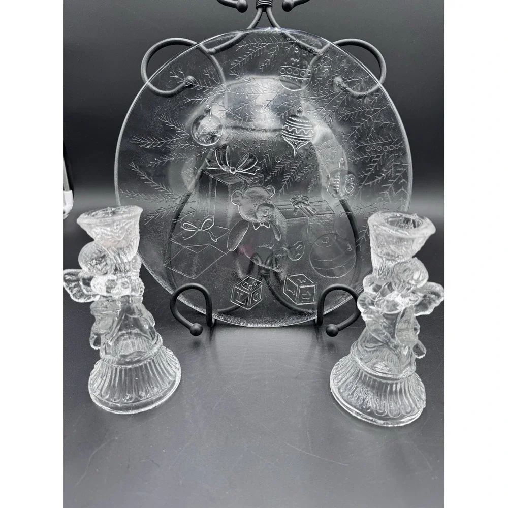 BUNDLE VTG LE SMITH GLASS CHRISTMAS TEDDYBEAR PLATE #1463 & CHERUB CANDLESTICKS